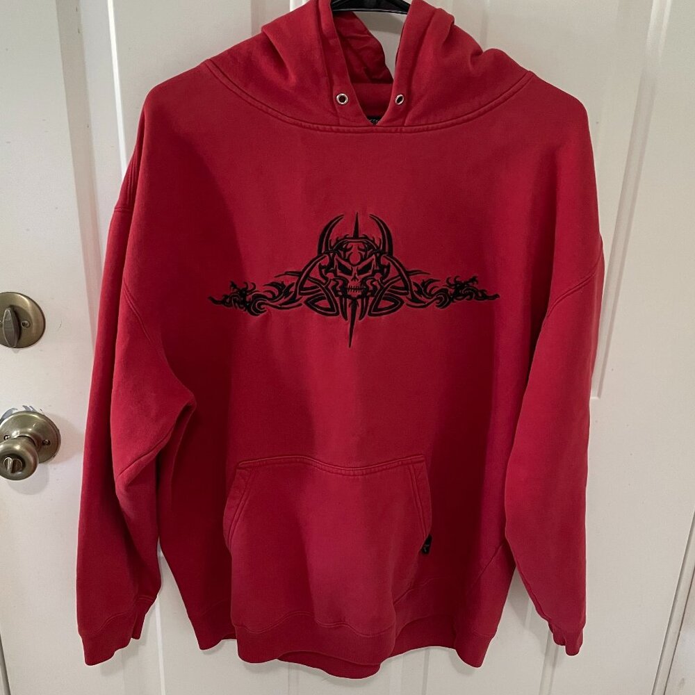 Top Heavy Clothing 💀 2000s Y2K Skull - Skater - Pullover Hoodie - Red & Black